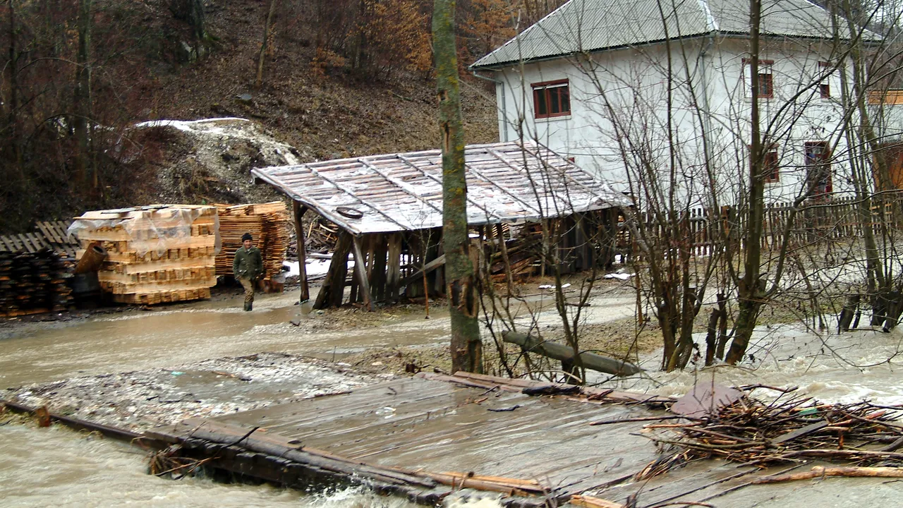 METEO. Hidrologii  au emis o avertizare cod galben de inundaţii pentru bazinele hidrografice Crasna, Bârzava şi Moraviţa
