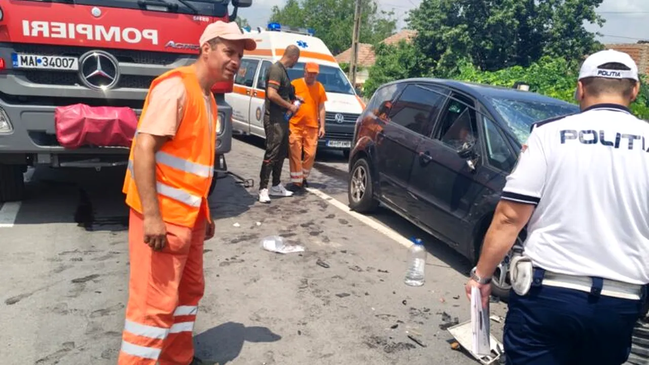 Accident grav în Mehedinți: 3 copii și doi adulți au fost transportați la spital. Mașina în care se aflau victimele, din Grecia