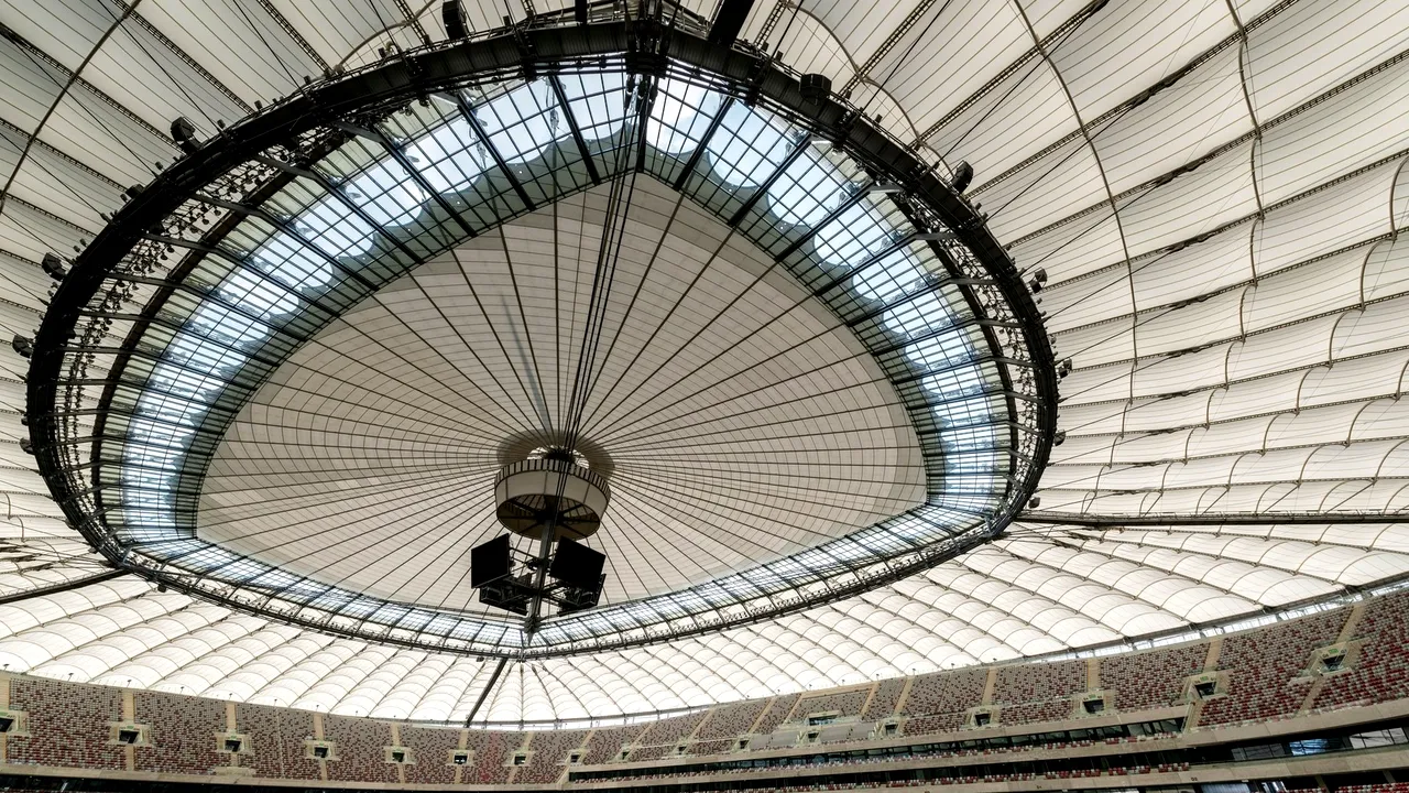 Devenite inutile, arenele sportive primesc altă destinaţie. Stadionul naţional din Varşovia, transformat într-un spital de campanie