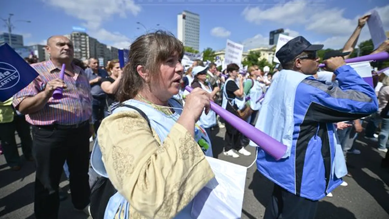 Sindicaliştii din administraţia publică locală sunt în grevă pentru o zi: întrerup programul de lucru şi ies în stradă - VIDEO