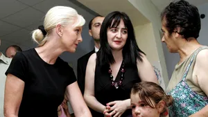 Cindy McCain a vizitat refugiaţii din Georgia