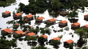 Inundaţiile care afectează Bolivia, soldate cu 45 de morţi şi 120.000 de sinistraţi