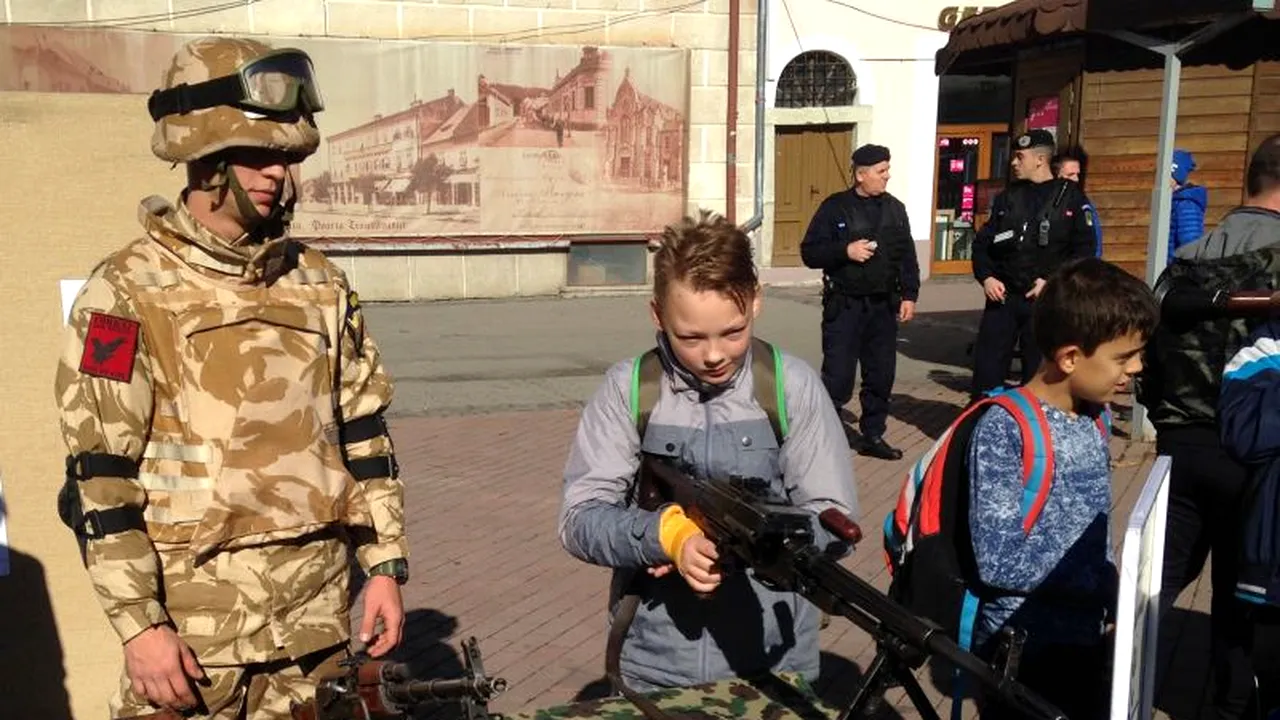REPORTAJ: Experienţa milităriei pentru o zi, la îndemâna bucureştenilor, de Ziua Armatei | FOTO, VIDEO
