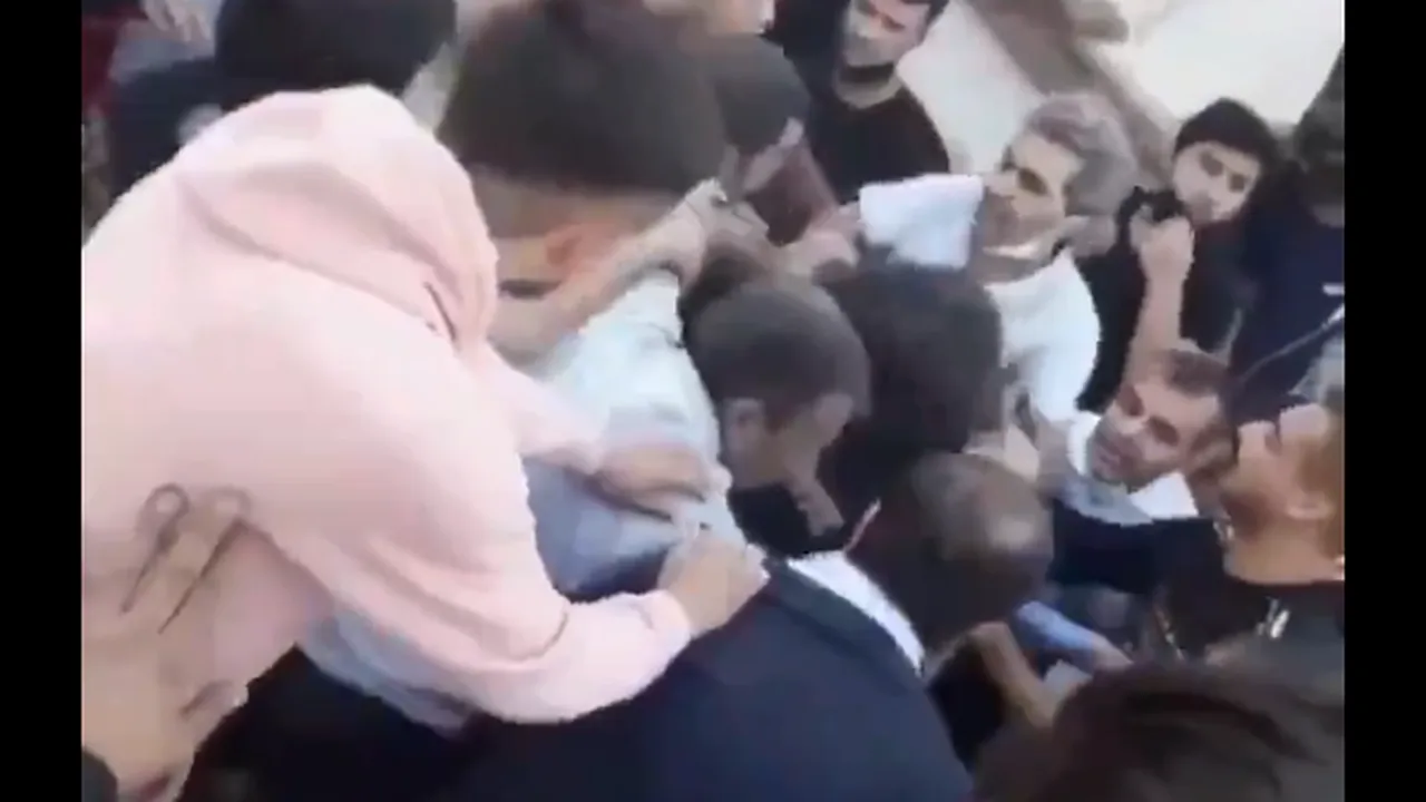 VIDEO Moment de bucurie pentru voluntarii salvatori din Turcia. O femeie a fost scoasă de sub dărămături, după cutremur