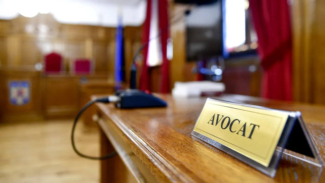 Avocat din Bucureşti, trimis în judecată după ce i-a divulgat clientului informaţii confidenţiale