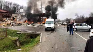 Explozie puternică la o benzinărie din Bosnia: Cel puţin o persoană a murit, iar alte 20 au fost rănite. FOTO, VIDEO