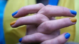 Economia Ucrainei este deja la pământ: 12,5 miliarde trimise în străinătate 2022. Oligarhii au fugit cu avioanele