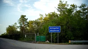 Detalii cutremurătoare despre abuzurile din „Alligator Alcatraz”, dezvăluite într-un raport Amnesty International
