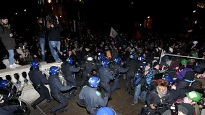 Cel puţin 38 de protestatari şi zece poliţişti, răniţi în confruntările de la Londra