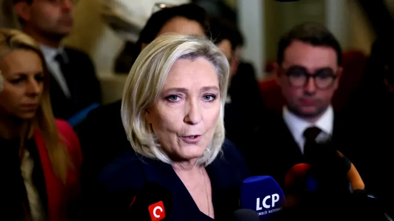 Marine Le Pen, condamnată la închisoare: 1 an de arest la domiciliu cu brățară electronică. Ce se întâmplă cu candidatura la Președinția Franței