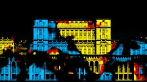 IMapp Bucharest: Desene de lumină pe Palatul Parlamentului
