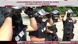 IMAGINILE ZILEI: Jandarmii au intrat în hora glumelor cu cireşe