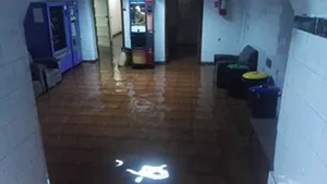 Furtună puternică la Timişoara: Spitalul CFR, inundat. A fost nevoie de intervenţia pompierilor pentru scoaterea apei - FOTO