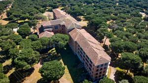 Birocrație incredibilă. De ce un hotel vândut cu 2 milioane de euro este folosit în continuare de foștii proprietari