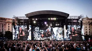 Un deputat USR cere explicaţii despre cei care au urmărit gratis concertul Bon Jovi de la Parlament