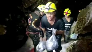 Scafandrul britanic care a salvat băieţii blocaţi în peştera din Thailanda, CAPTIV sub pământ timp de peste 24 de ore
