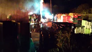 Incendiu puternic la o hală de depozitare produse de carmangerie situată la ieşirea din Focşani FOTO VIDEO