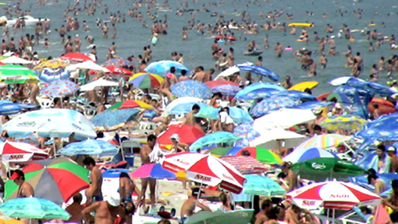 Număr record de turişti pe litoral