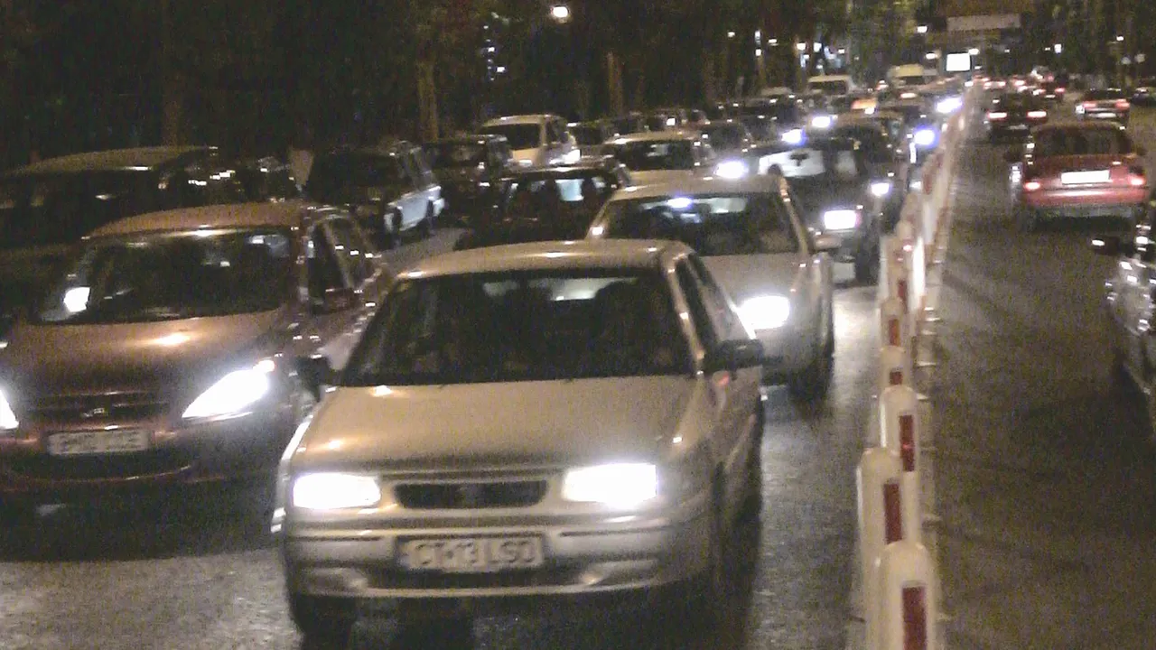 Aglomeraţie pe A1, la intrarea în Capitală 