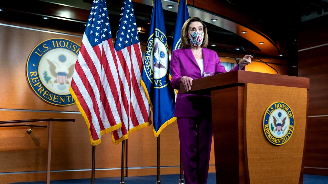 
Nancy Pelosi îi cere lui Donald Trump să demisioneze, avertizând că riscă să fie demis