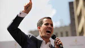 Donald Trump îl salută pe Juan Guaido, 