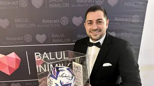 O minge semnată de Helmut Duckadam, licitată la Balul Inimilor, a fost adjudecată cu 15.000 de lei