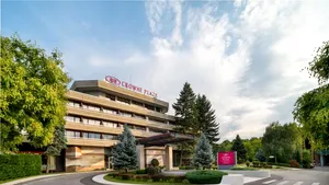 Hotelul Crowne Plaza Bucharest aniversează 25 de ani de excelenţă în industria ospitalităţii şi îşi propune să devină ecofriendly pentru toţi oaspeţii săi