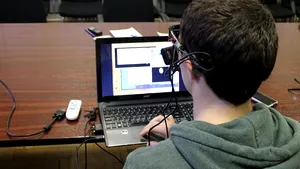 REPORTAJ: Sistem video care permite pacienţilor paralizaţi să comunice, inventat de studenţi ieşeni - FOTO