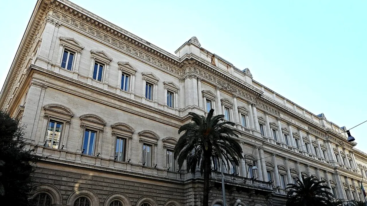 Italia riscă să rămână pe lista țărilor cu deficit excesiv. Avertismentul Băncii Centrale