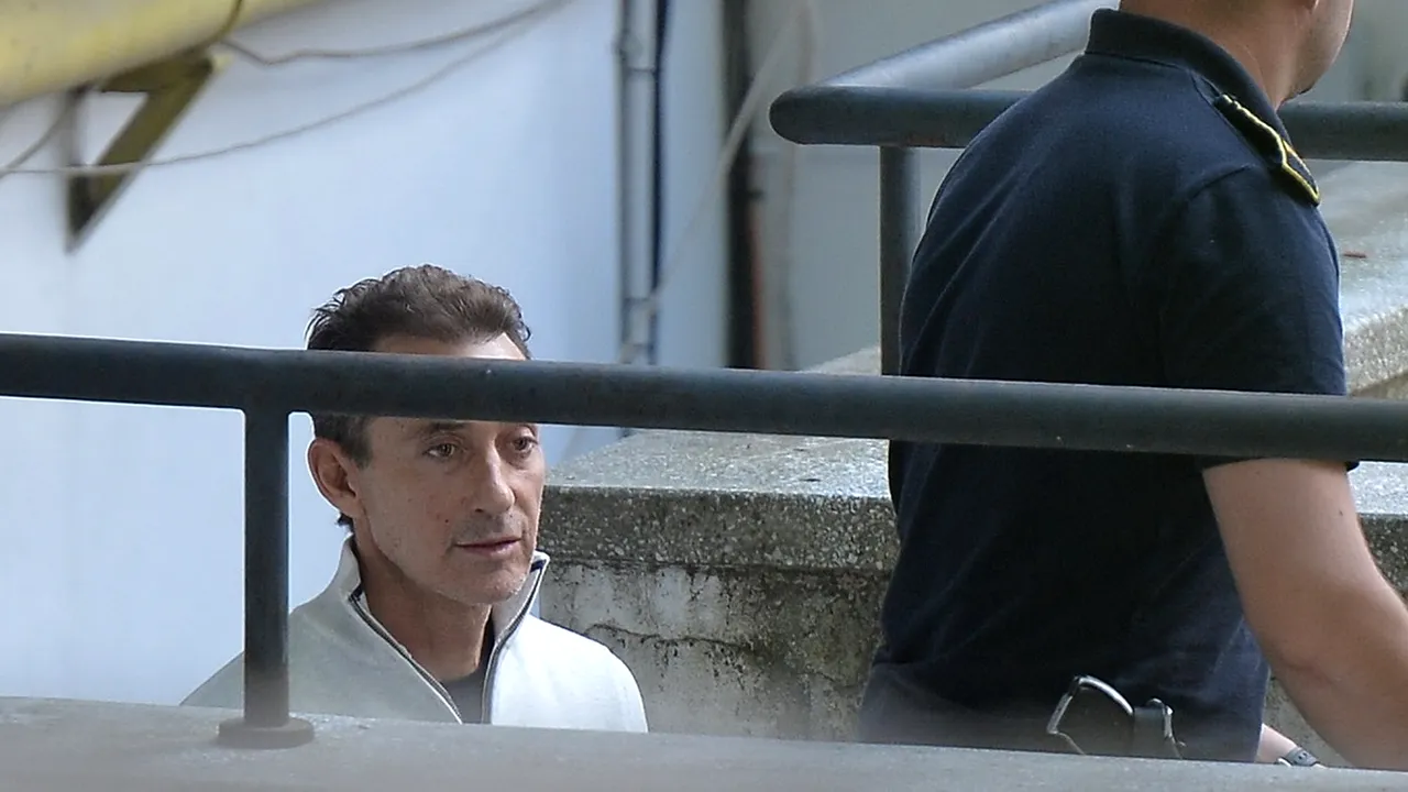 Radu Mazăre nu se poate căsători de ziua lui. Când ajunge în ţară iubita lui 
