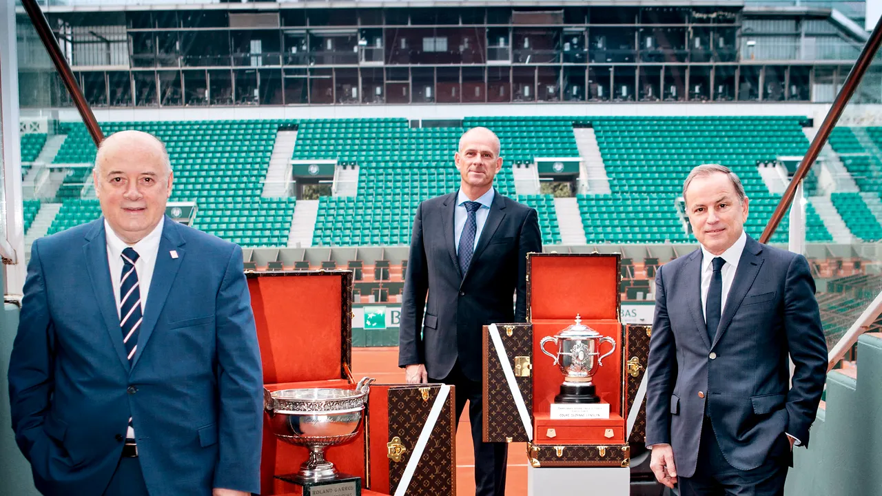 Cum arată marele trofeul al turneului Roland Garros de la Paris, pentru care s-a luptat Simona Halep: Este realizat de cea mai veche casă de bijuterii din lume şi este protejat de un cufăr Louis Vuitton