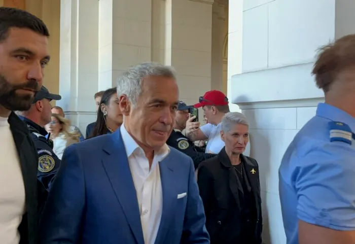 Breaking News Călin Georgescu scapă de arestul preventiv. Judecătorul care a refuzat prima dată arestarea sa îl trimite acum în arest la domiciliu