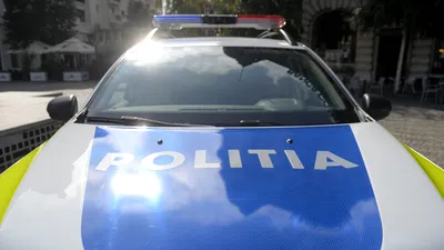SOCIAL Accident grav în Caraș-Severin: Două femei au murit după un impact între un microbuz și două TIR-uri. Traficul este blocat complet pe DN 6