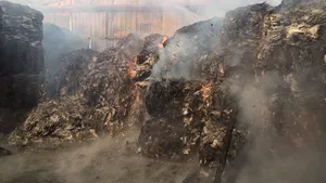 INCENDIU puternic la un centru de colectare din Codlea: 