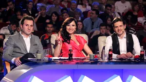 Dans, muzică, gimnastică la bară şi striptease, la 