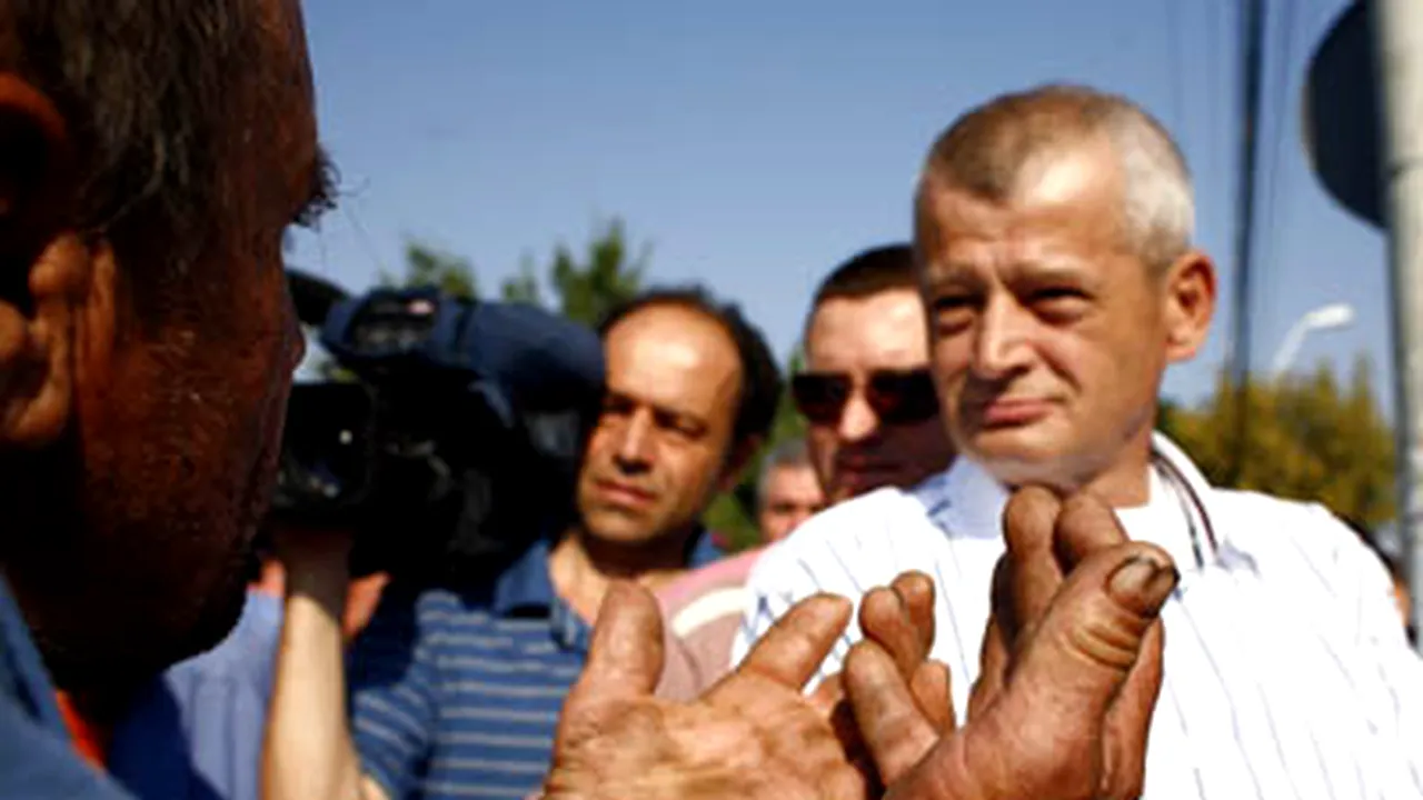 Oprescu, Cioloş şi Tăriceanu, în inspecţie la pieţele volante din Capitală