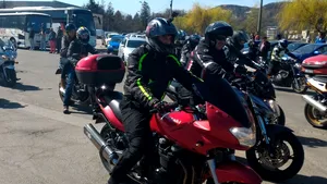 Cluj: Peste 300 de motociclişti la un marş de prevenire a accidentelor rutiere, cer şoferilor atenţie