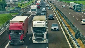 Şoferii români care fac transporturi internaţionale: Nu ne întreabă nimeni de unde venim şi ce facem