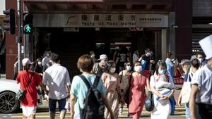 O nouă rundă de înăsprire a regulilor în Hong Kong: Masca e obligatorie şi în aer liber, iar la masă pot sta cel mult 2 persoane