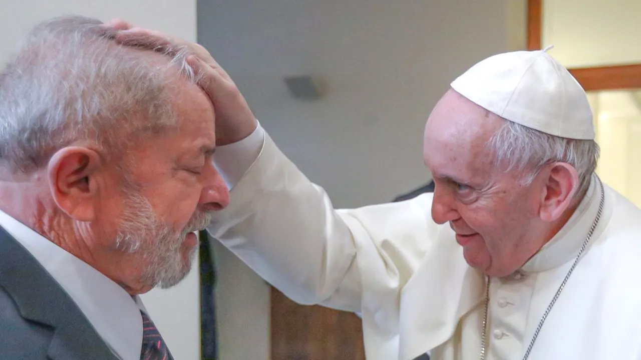Papa Francisc şi preşedintele Braziliei au discutat la telefon despre războiul din Ucraina 