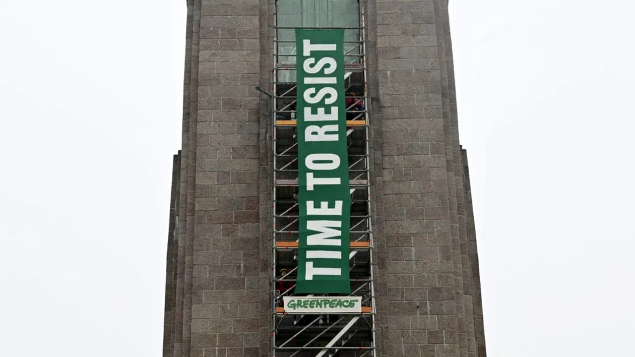 Greenpeace se judecă în Olanda: un proces cu miză mondială împotriva ”hărțuirii legale”