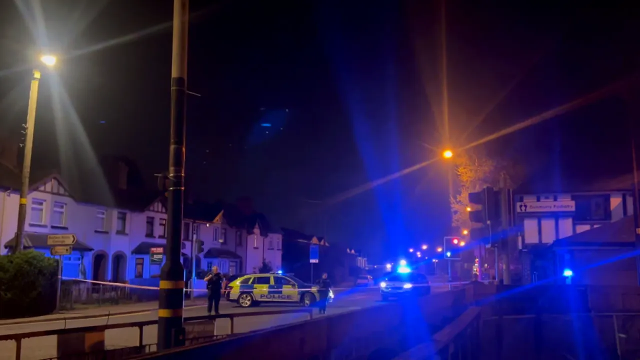 Atac cu mașină-capcană în Irlanda de Nord: poliția suspectează gruparea New IRA. Reacția premierul britanic