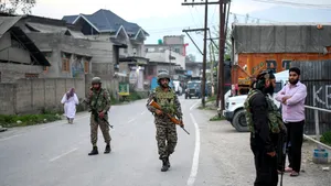 Explozii în Kashmirul indian după ce India și Pakistanul au convenit asupra unui armistițiu