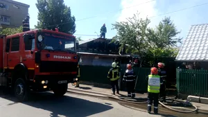 FOTO O butelie a explodat într-o locuinţă din zona Berceni din Capitală. O persoană este rănită/ Incendiul a fost lichidat