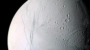 Unul dintre sateliţii lui Saturn prezintă mişcări tectonice similare celor de pe Terra (Galerie Foto)