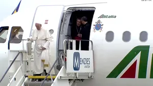 Pope Francis Arrives in Romania for Thee-Day Visit