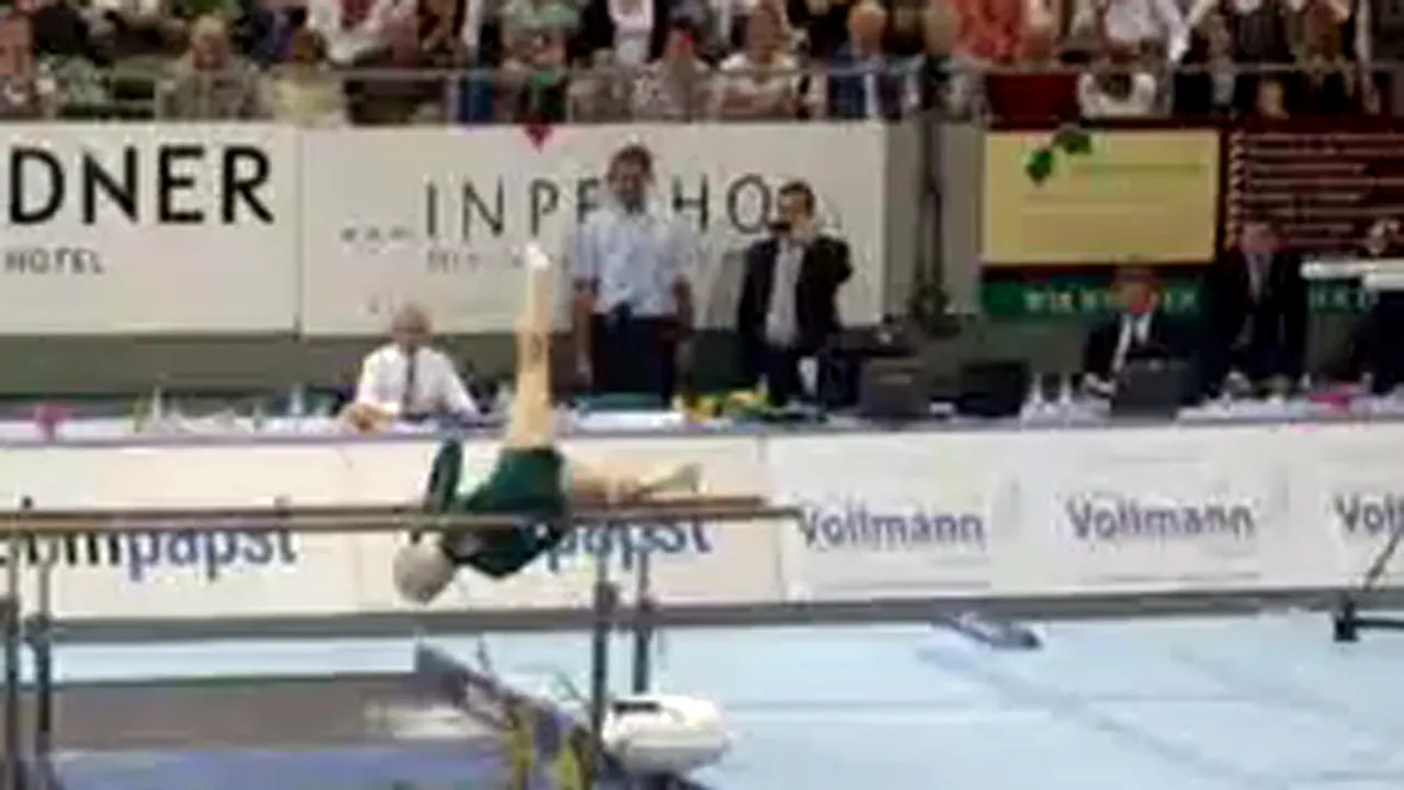 Gimnastă la 86 de ani: Bătrâna multiplă campioană care face mişcări la fel ca sportivele de 20 de ani - VIDEO