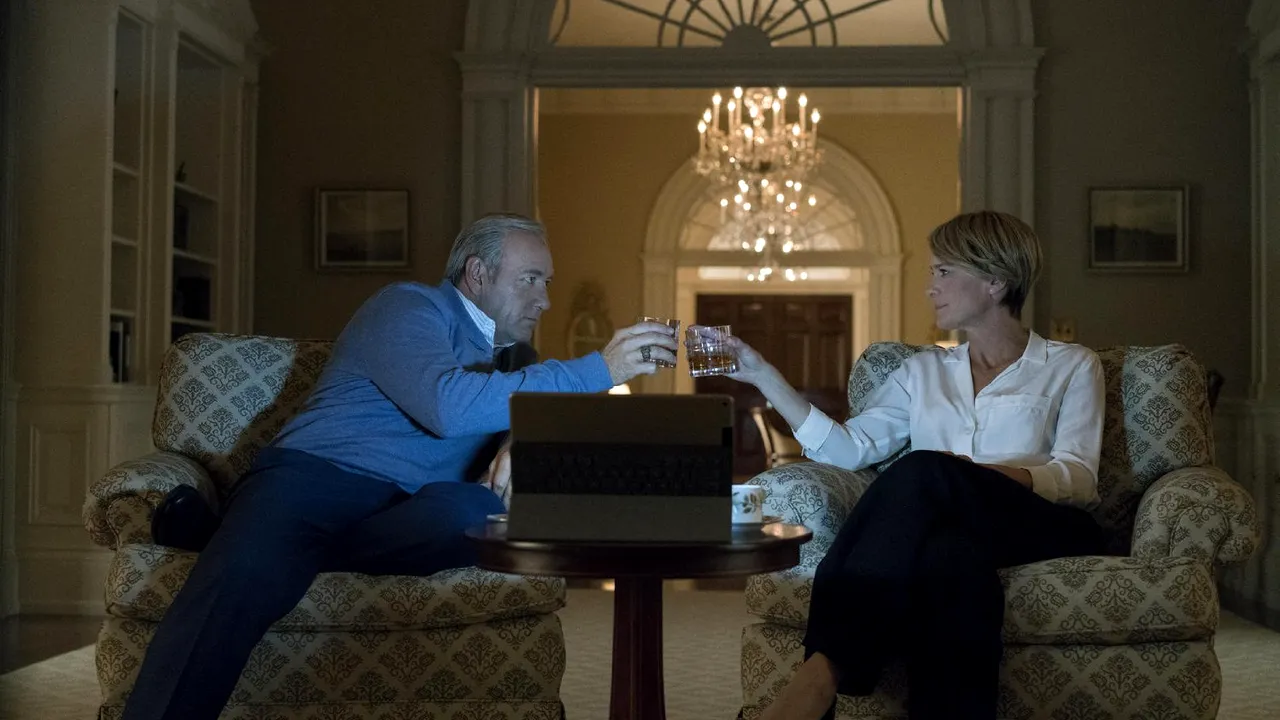 O nouă boală a omului modern. Ce se întâmplă dacă te uiţi la Netflix mai mult de patru ore pe zi