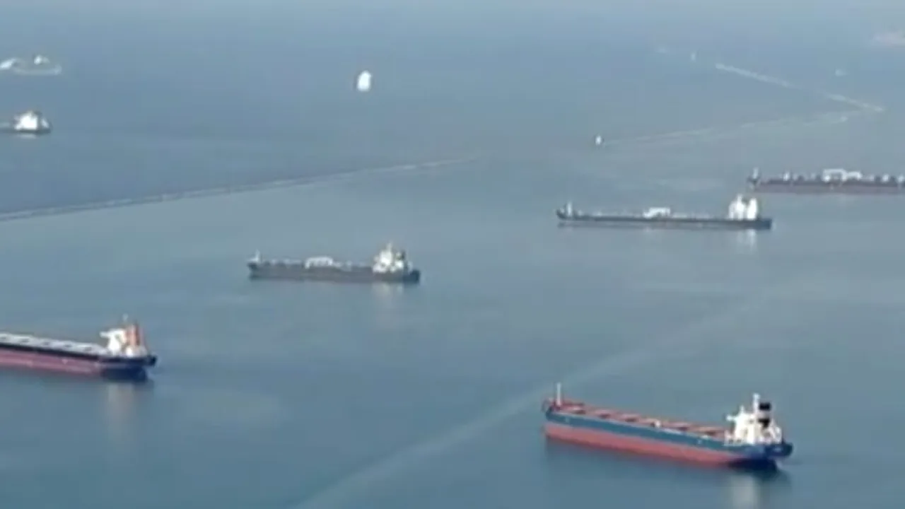 Efectul crizei petrolului în SUA: Depozite plutitoare de combustibil înconjoară California