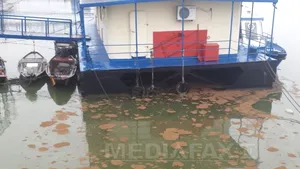 Poluare pe Dunăre, în Portul Drobeta Turnu Severin - FOTO